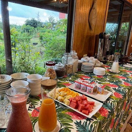Teanehi Bed & Breakfast Hanga Roa Bagian luar foto