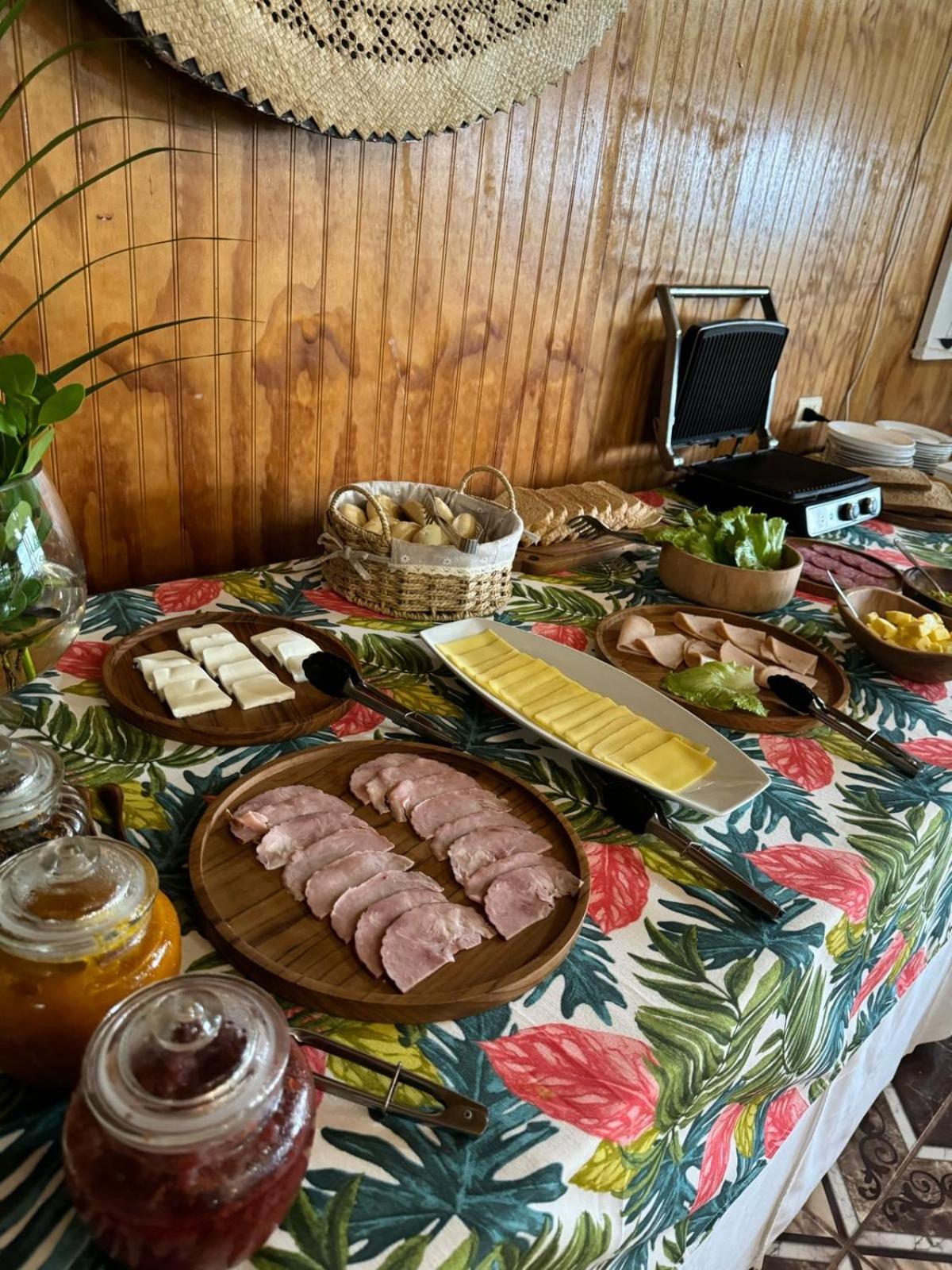 Teanehi Bed & Breakfast Hanga Roa Bagian luar foto