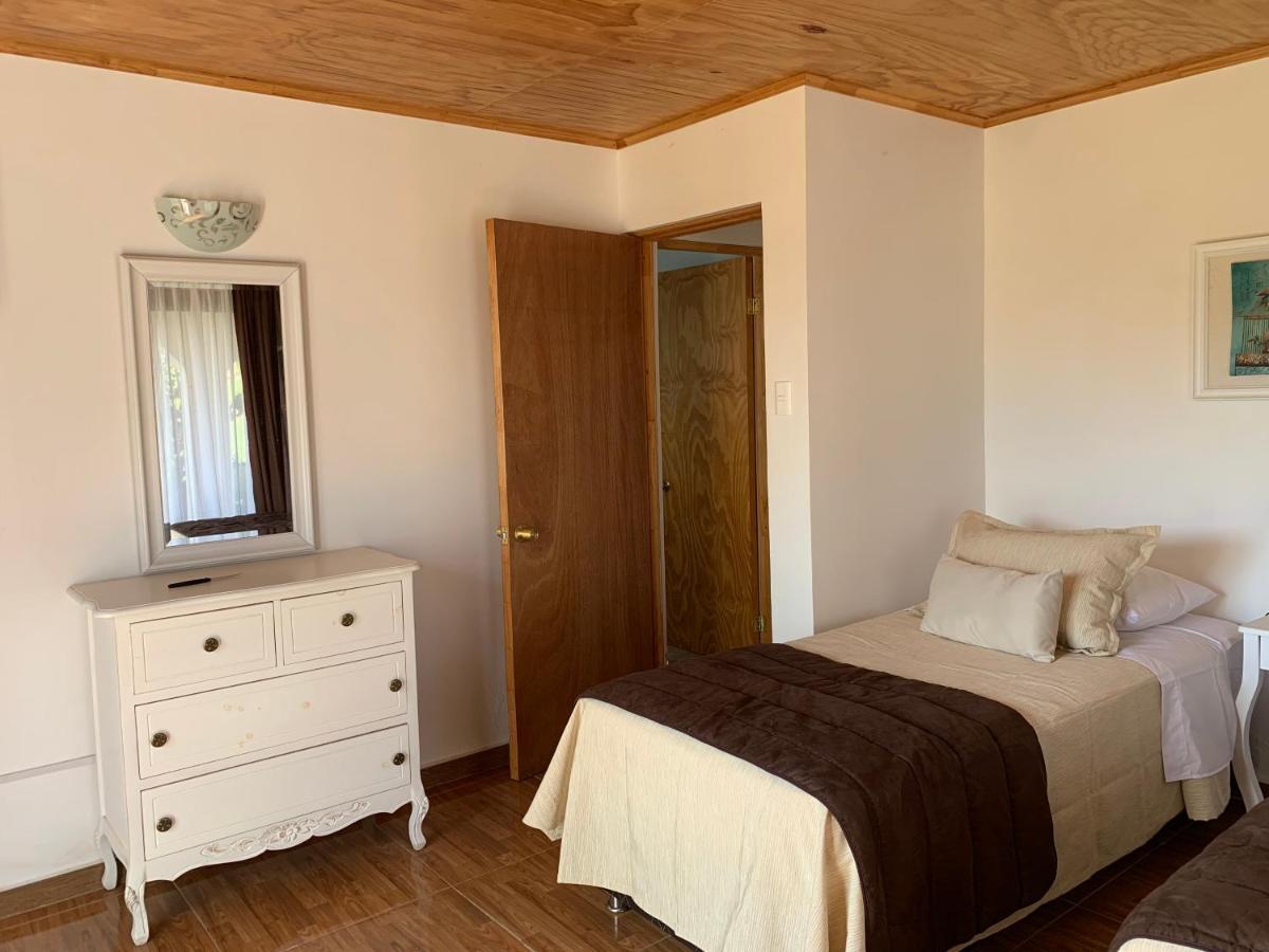 Teanehi Bed & Breakfast Hanga Roa Bagian luar foto