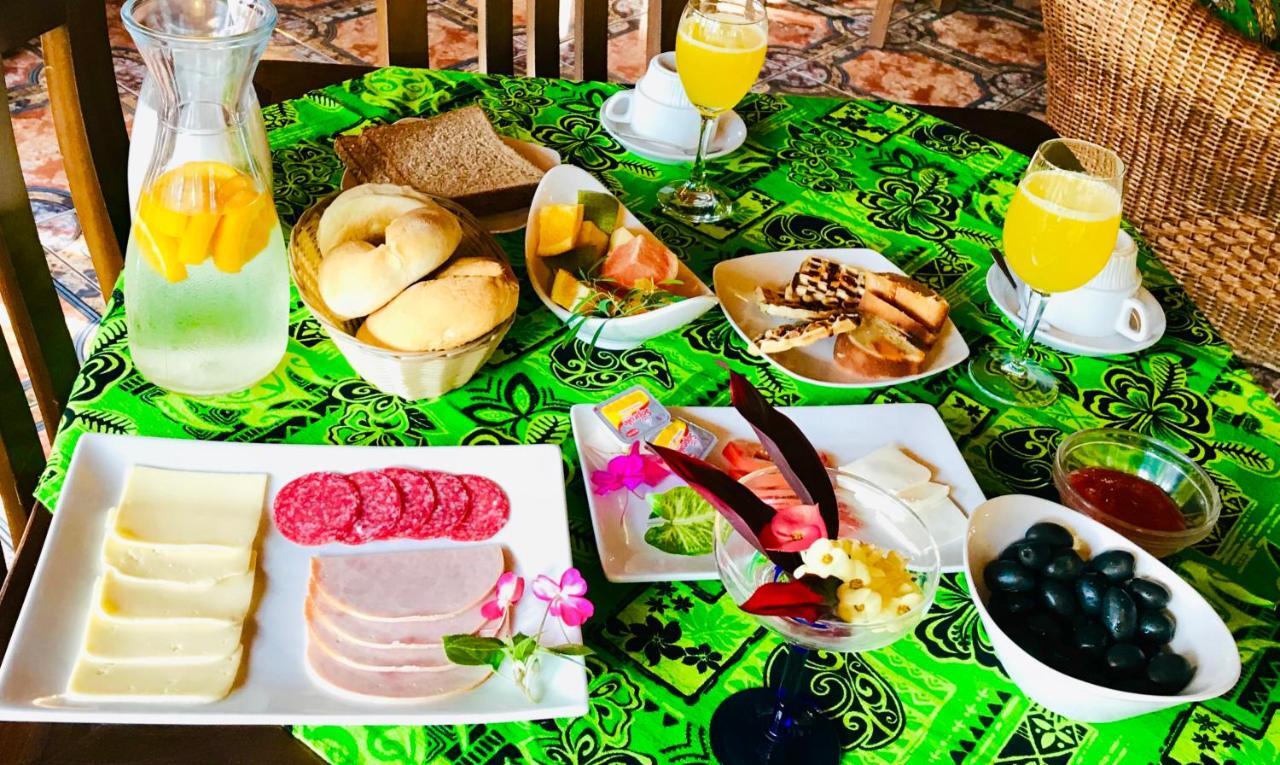 Teanehi Bed & Breakfast Hanga Roa Bagian luar foto