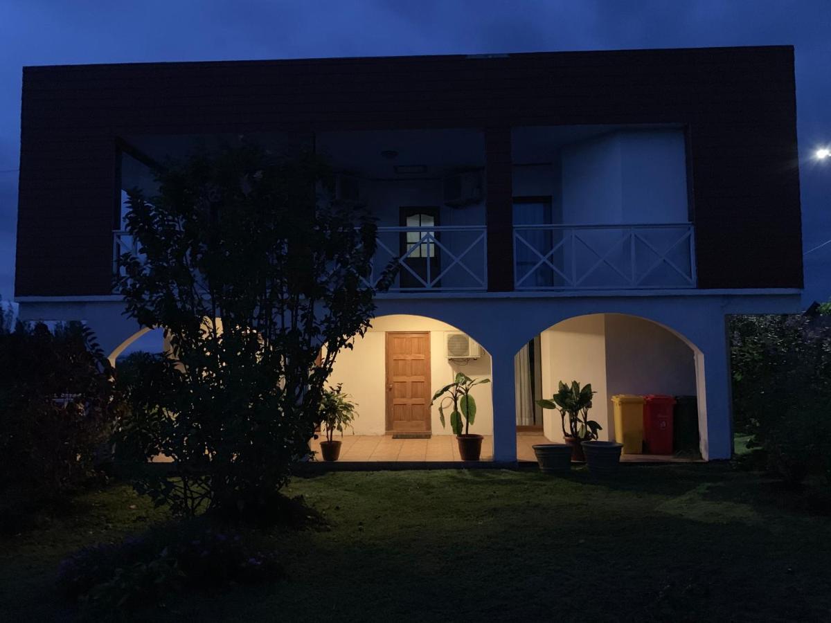 Teanehi Bed & Breakfast Hanga Roa Bagian luar foto